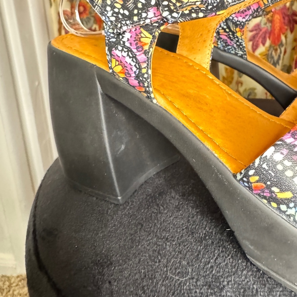 Embassy London Ritz Chunky Heels - Picture 5 of 13